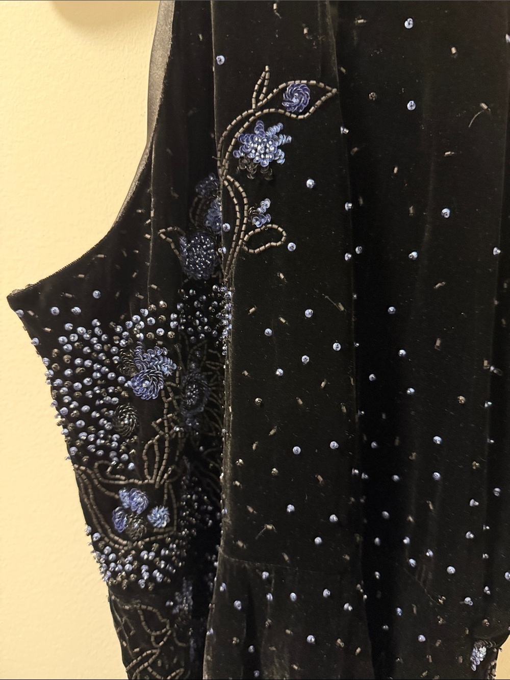 Elie Tahari Black Velvet Embellished Halter Top with Peplum Hem. Size Large. - Picture 5 of 10